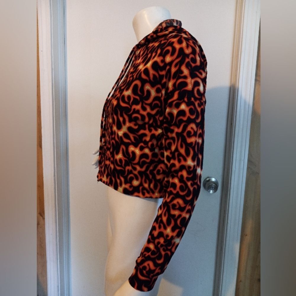 Yummy Soft Long Sleeves Cropped Style Hoodie Size Medium - Picture 2 of 12